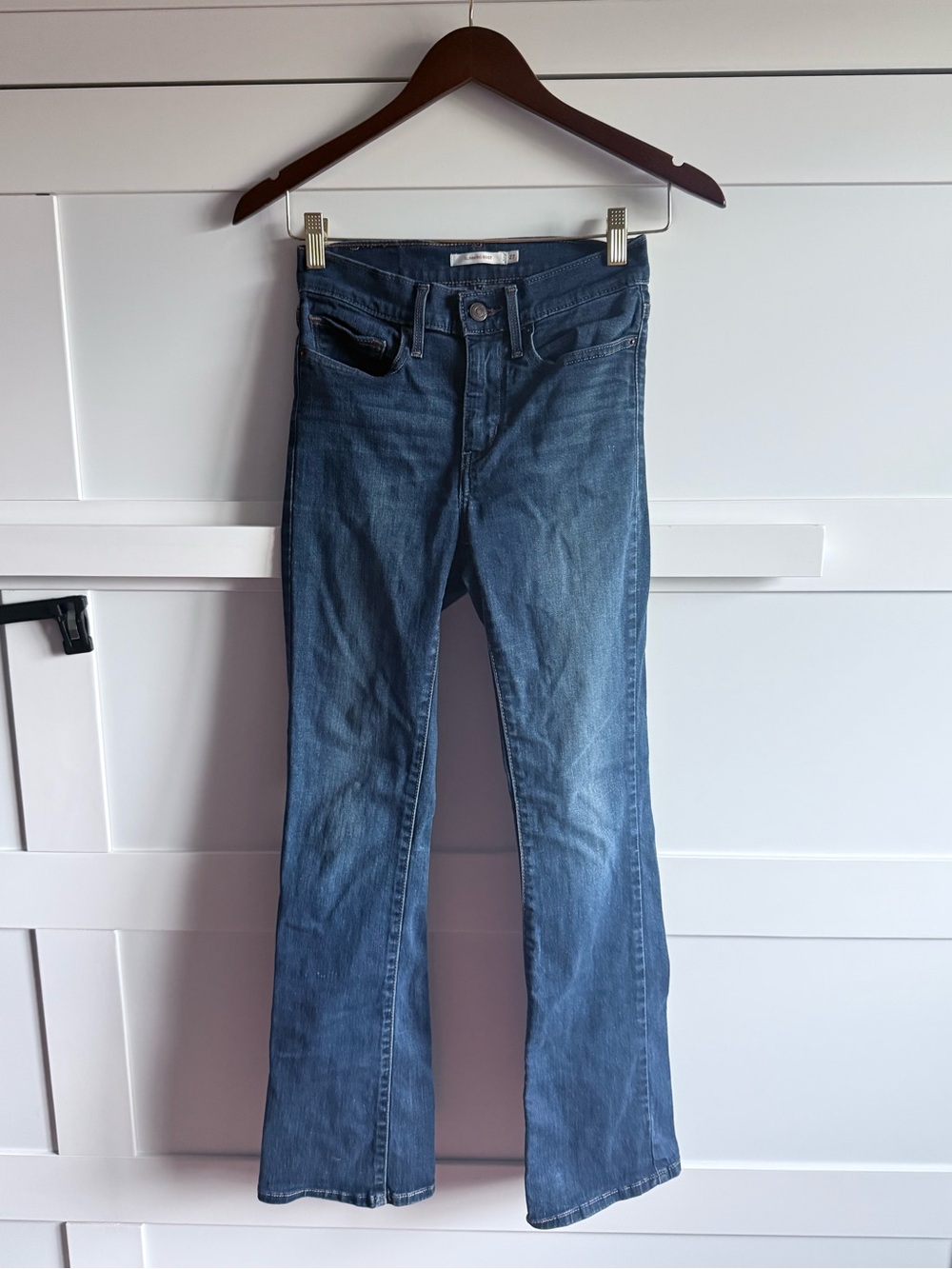 Women’s Levis Mid-Rise Slimming Bootcut Jeans